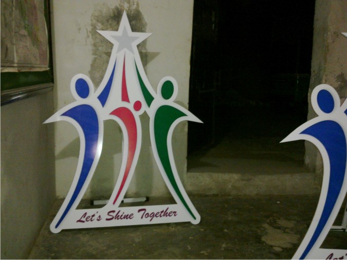 Cut Out Stand